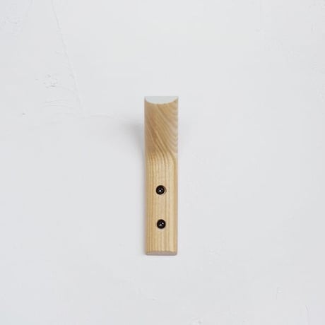 アッシュ材のナチュラルなカラートーンのフック / rum フック / ナチュラル × グレー / 木製ハウスパーツ / 玄関 リビング 寝室 収納パーツ