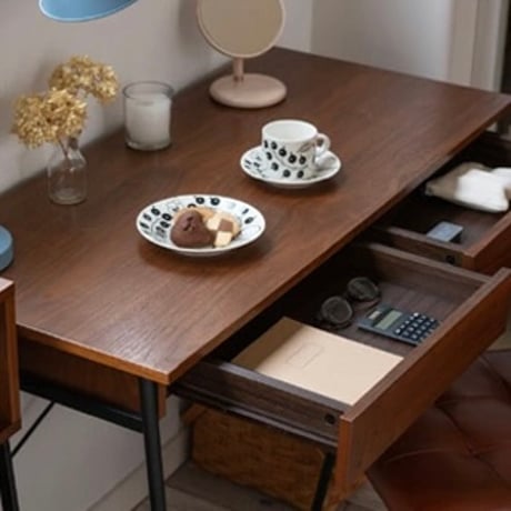 American walnut × steel desk / シンプルで使い勝手の良いおしゃれなデスク/  DESK 天板 ウォールナットブラウン色 / レッグ スチール ブラック / anthem