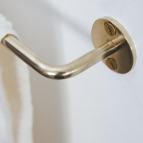 BRASS TOWEL HANGER / S ・ Lサイズ /日々使うごとに経年変化し落ち着いたやわらかい風合いになる真鍮素材のタオルハンガー