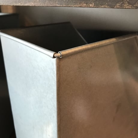 A4 FILE STAND / 無機質なインテリアに溶け込むブリキ素材のファイルボックス / 1BOX w110×d280 h310(mm)