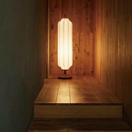 floor lamp Columna / 上品な佇まいが和モダンな雰囲気を盛り上げるフロアランプ / LED電球