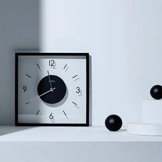 Laturi wall clock / 文字盤を透明なガラスにしたスケルトンなルックス