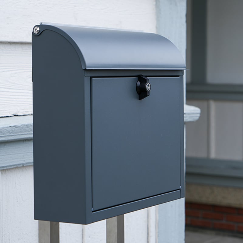 STAINLESS POST STAND / 錆びにくいステンレス素材のポストスタンド