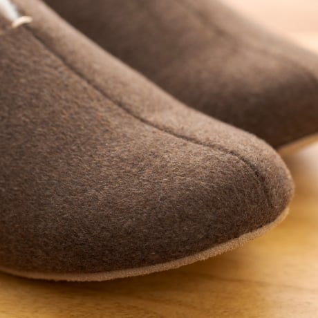 高密度なボリュームボアが 寒い日の足元にしっかりと寄り添うroom's Sheep slipper / men Lサイズ (25cm~27cm)