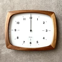 角のとれた四角形がおしゃれな 電波時計 / ライトブラウン / 北欧シンプル / 掛け時計 / 壁掛け時計 家具のような丁寧なしつらえのウッドフレーム INTERFORM