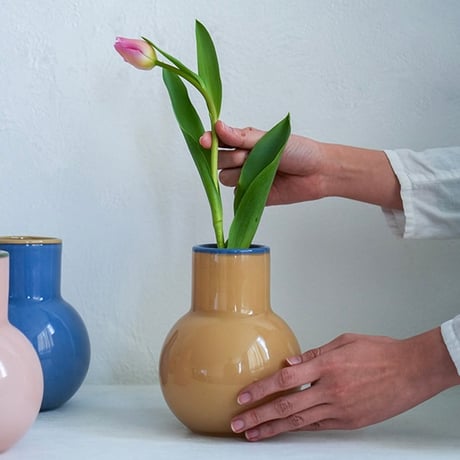 GRASS VASE 03 / Mサイズ /  花をいけてない時もオブジェや雑貨のような存在感でインテリアに個性をプラス