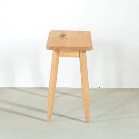 OAK WOOD STOOL / オーク無垢材の木目が美しく耐久性に優れたスツール