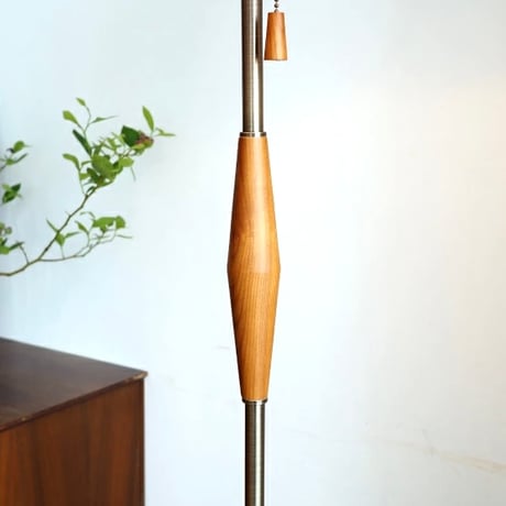 FLOOR LIGHT / Lisette by INTERFORM / ビンテージ感あふれる愛らしい佇まい / フロアライト サイズ : φ38.5 x H152.5 cm