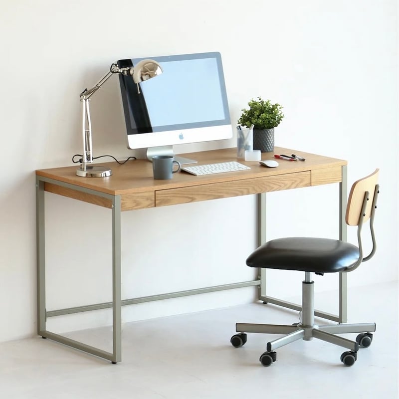 Drip Office Chair / オーク材とシボ加工が施されたPVCチェア