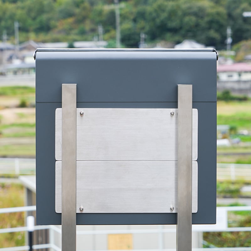 STAINLESS POST STAND / 錆びにくいステンレス素材のポストスタンド