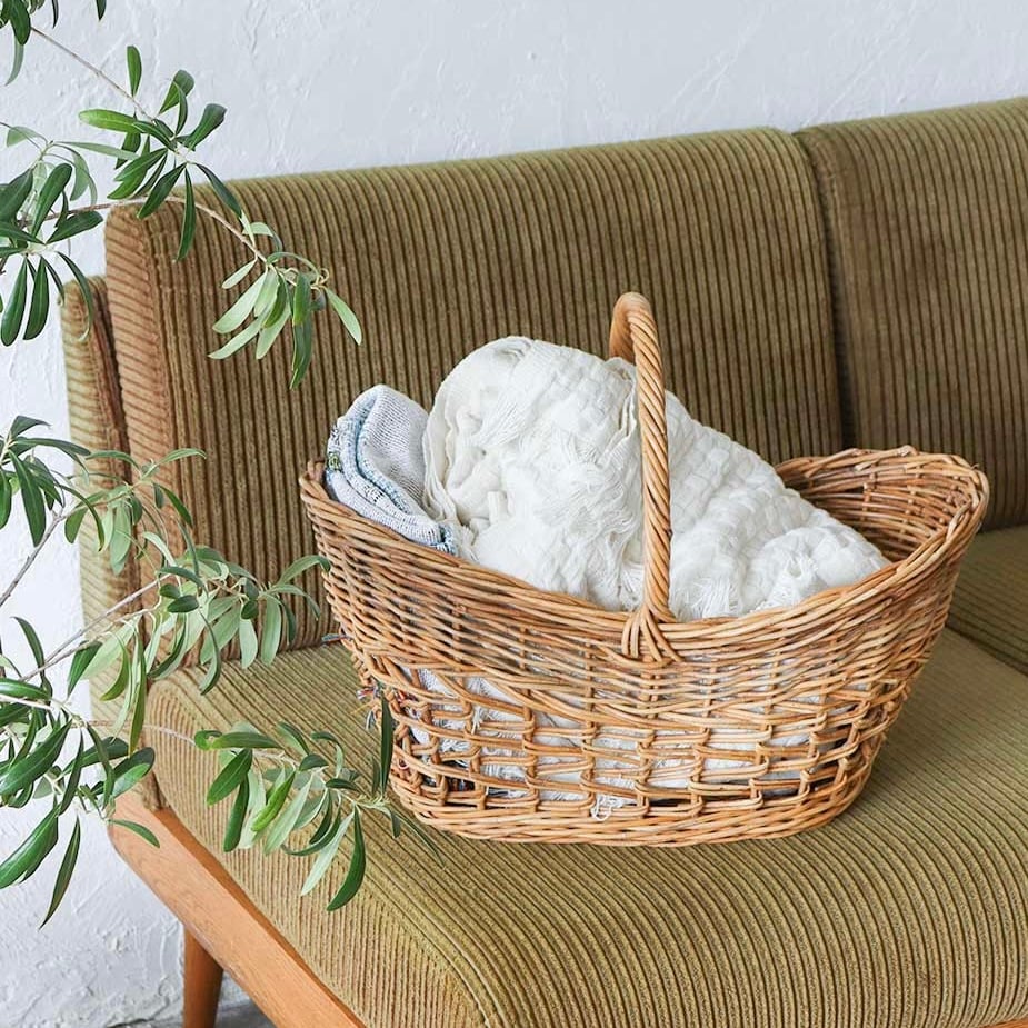 ビンテージ天然素材の楕円形バスケット RATTAN RETRO OVAL BASKET / 天然素材の皮付きラタンを贅沢に使用したオ