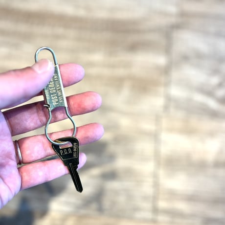 ブラス キーホルダー + ビンテージキー  /  真鍮 キーホルダー WPM /家や車の鍵をホルダー / POSTGENERAL