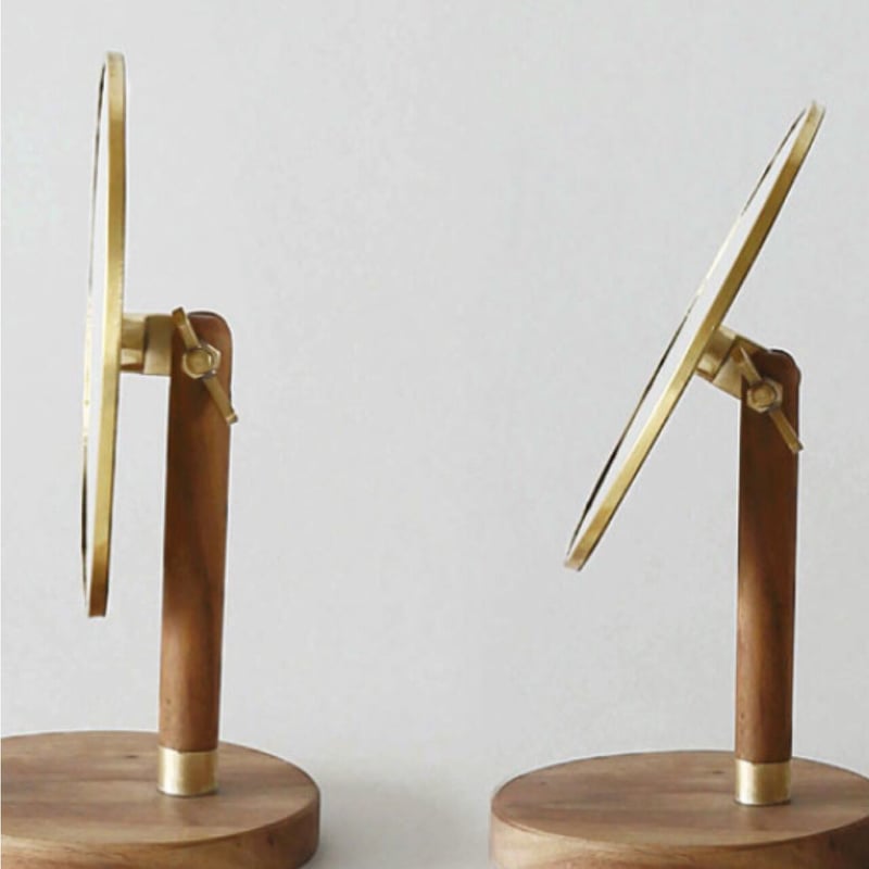 覗くたび優雅な気分にしてくれるオーバルスタンドミラー / Brass