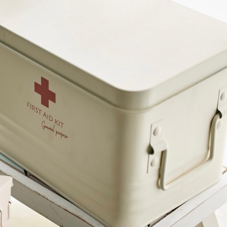 FIRST AID KIT 02 / マットな質感のシンプルでスタイリッシュな救急箱