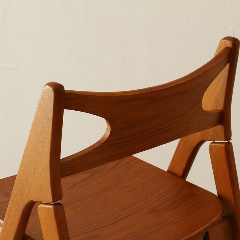 FOLDING WOOD CHAIR / シンプルでコンパクトな飴色が美しい天然木の