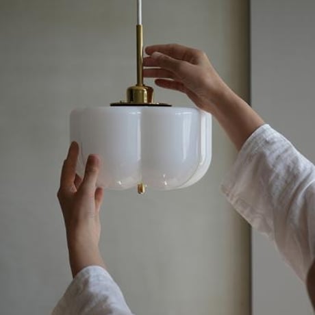 PENDANT LIGHT 60 / 150 / 優雅で上品なフォルムが目を惹くガラスペンダント照明 / LED電球 選択 / GOLD , BLACK / Flora