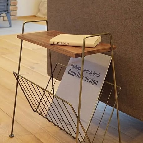 SIDE TABLE + MAGAZINE RACK / 細い線で構成されたシンプルなサイドテーブル / サイドテーブル / マガジンラック / BLACK , GOLD