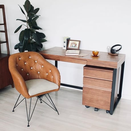 ARM CHAIR / DINING CHAIR / DESK / ゆったりとしたフォルムにシャープな脚がおしゃれなチェア / パーソナルチェア