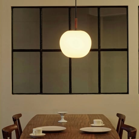 Juholt pendant light 01 / white / モダンなムードが漂うデザインはダイニングやリビングなどで存在感を放つ / リビング照明 / ダイニング照明 / 電球選択