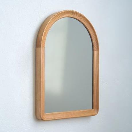 MOI wall mirror arch / 程良い厚みが愛らしい 天然木のアーチ型ウォールミラー