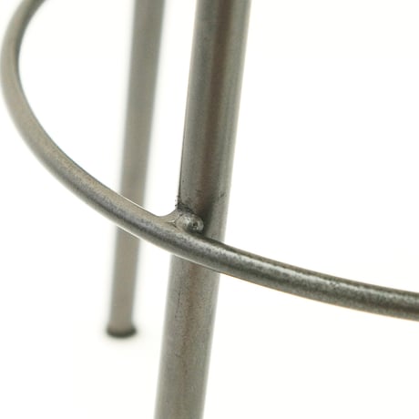 IRON × WOOD STOOL / 無骨さが空間を引き締めるアークスツール