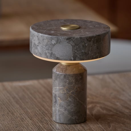 Marble LED-table lamp / 大理石ベースに真鍮のアクセントが美しく映えるテーブルランプ