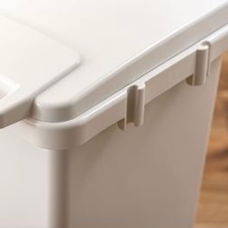 HANDLE DUST BOX / WHITE , BEIGE , GREEN / 暮らしに馴染やさしいニュアンスカラーと機能的なハンドル設計のダストボックス