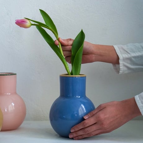 GRASS VASE 03 / Mサイズ /  花をいけてない時もオブジェや雑貨のような存在感でインテリアに個性をプラス
