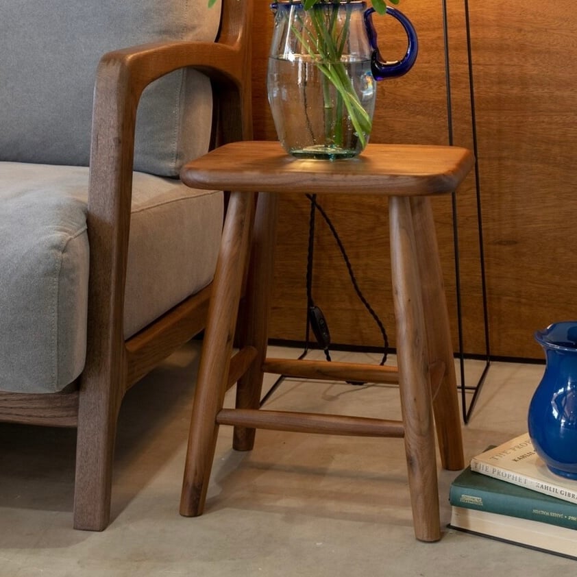 WOOD STOOL / ウォールナット無垢材の美しい木目のスツール
