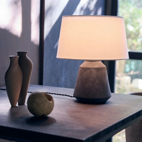 EFFECT-table lamp / 風合いのあるシェードに陶器のベースを組み合わせた自然テイストのランプ / BEIGE , GRAY