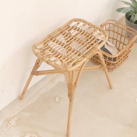RATTAN STOOL RECT / 多様なシーンで便利に活用できるビンテージデザインのラタンスツール レクト