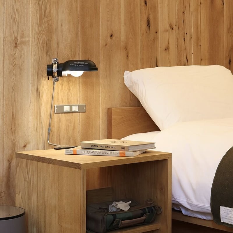 USB充電式のLEDランプをデスクランプとして使えるランプ / POST