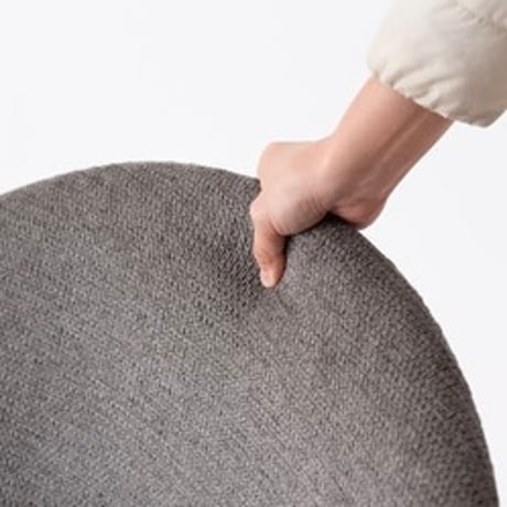 GRAY FABRIC DESK CHAIR / スタイリッシュな印象ながら親しみやすいデザインで移動を快適にアシスト / デスクチェア
