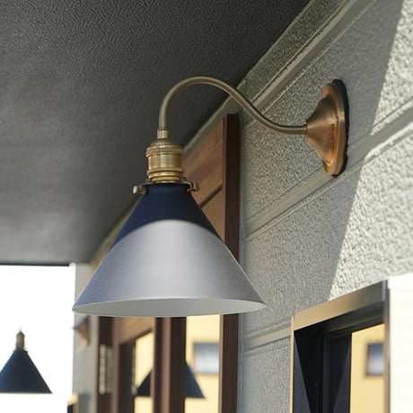 Brass Entrance Light + IRON SHADE / GRAY , BLACK / 味わいが深まる真鍮製にマットな鉄の質感がおしゃれなエントランスライト / 電球選択