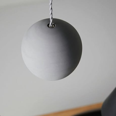 シンプルなボール状デザインが凛としたペンダントライト / GELATO-PENDANT /  1灯 E17 40W セラミック LED対応 陶器  / ART WORK  STUDIO ※電球選択