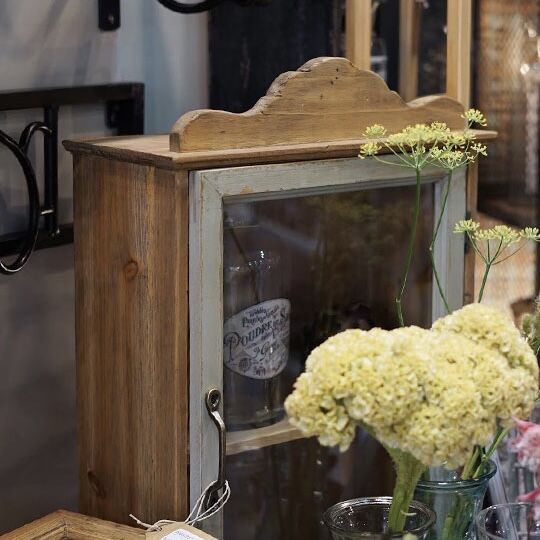 部屋置きにしたら結構いい ブロカント キャビネット 部屋置きにしたら