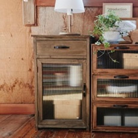ＷＯＯＤ×ＧＲＡＳＳ ＣＡＢＩＮＥＴ / アンティークな雰囲気のあるガラスキャビネット