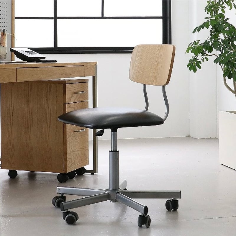 【送料無料】Drip Office Chair Drip Office Chair / オーク材とシボ加工が施されたPVCチェア
