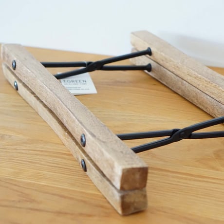 IRON + WOOD FOLDING POT STAND / 植物の目線を上げ高低差を出すことで空間にリズムを与えインテリアのアクセントに。