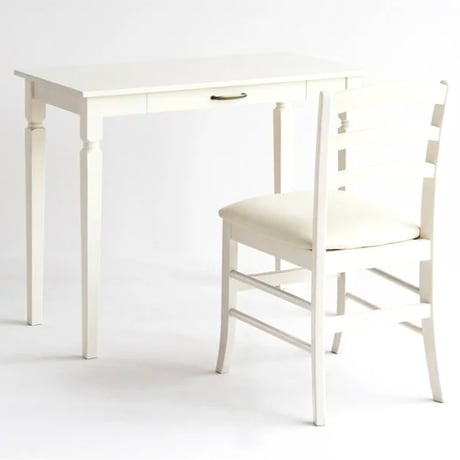 可愛らしく上品な雰囲気のホワイトのデスク / ine reno desk / vary / デスク / 天然木デスク / ホワイト家具 / 白家具 / アンティーク /クラシカル / コンパクト