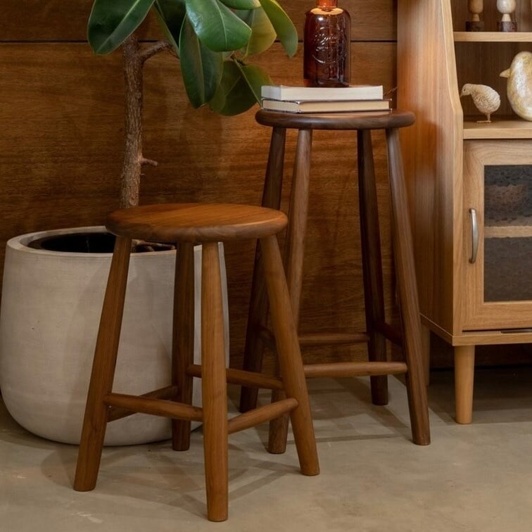 WOOD STOOL / ウォールナット無垢材の美しい木目のスツール