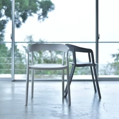 CHAIR02 / デザインと快適性を融合したスタッキングチェア / ダイニングチェア / ホテルライク / 北欧ナチュラル / 韓国インテリア / ポリプロピレン製