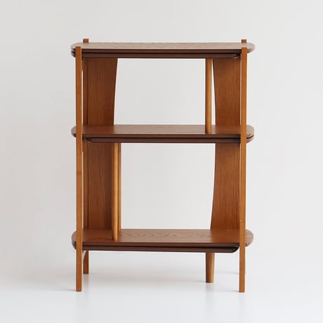 OAKER Multi Slide Rack / ディテールに拘った美しいフォルムの伸縮可能なマルチシェルフ  / ノルディックモダンな雰囲気は