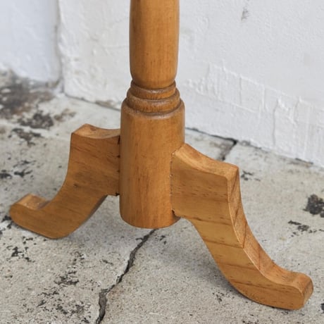 PINE WOOD UMBRELLA STAND by NEIN MARKE / アンティークなディテールの木製スタンド / 傘収納 傘立て