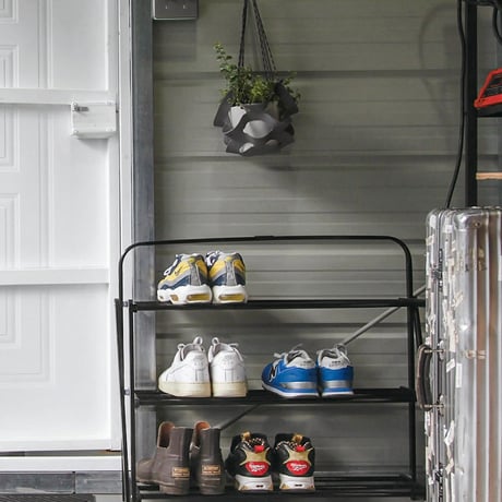 FOLDABLE SHOES RACK / ZINC , BLACK / HAMMERTONE / インダストリアルな雰囲気のある折り畳み式のラック / 収納棚