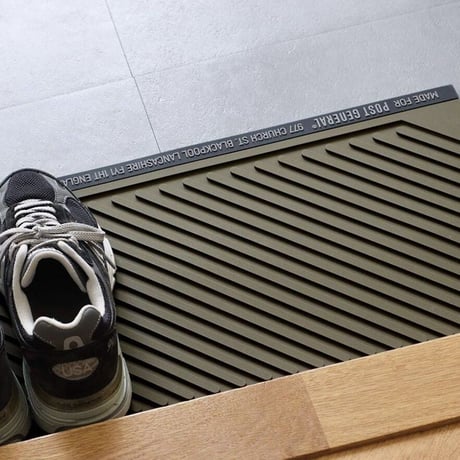 ＲＵＢＢＥＲ ＤＯＯＲ ＭＡＴ / シンプルにおしゃれなラバー素材のドアマット / オリーブ , ブラック / サイズ W600×D300×H6mm / POST GENERAL