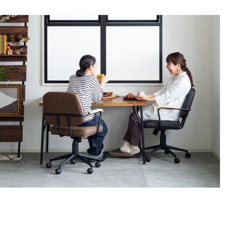 DESK CHAIR / カジュアルでありながらも知的なエッセンスのオフィス 