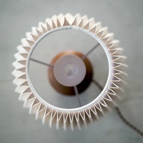 Peruna Table Light / 美しいウッドベースとファブリックのテーブルライト / デスクライト / ホワイトハウス球 , LED電球  / 北欧 デスクライト / テーブルランプ