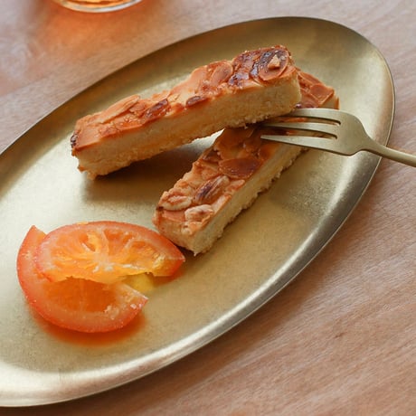 stainless gold oval plate / 静かに佇みながら、空間に上品な彩りを添える一枚 / 22cm / ペア 2枚セット