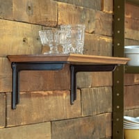 IRON + WOOD WALL SHELF / 洗練されたカービングを施した棚板とマットな質感のブラケットセット / ウォールシェルフ